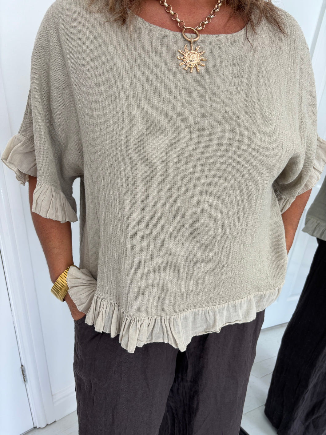 GINA Sand Frill Top