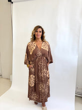 Load image into Gallery viewer, IZZY Coffee/Cream Printed Maxi
